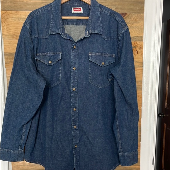 Wrangler Men’s Thick and Stretchy Blue Denim Long Sleeve Snap Closure Work Shirt - Picture 1 of 7
